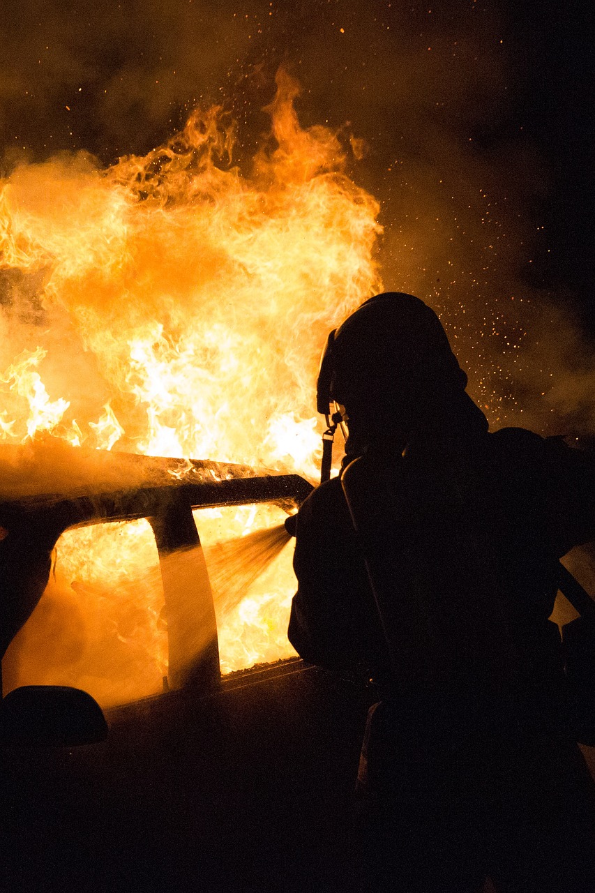 Aumentan las dificultades para los bomberos neerlandeses al combatir incendios de vehículos eléctricos