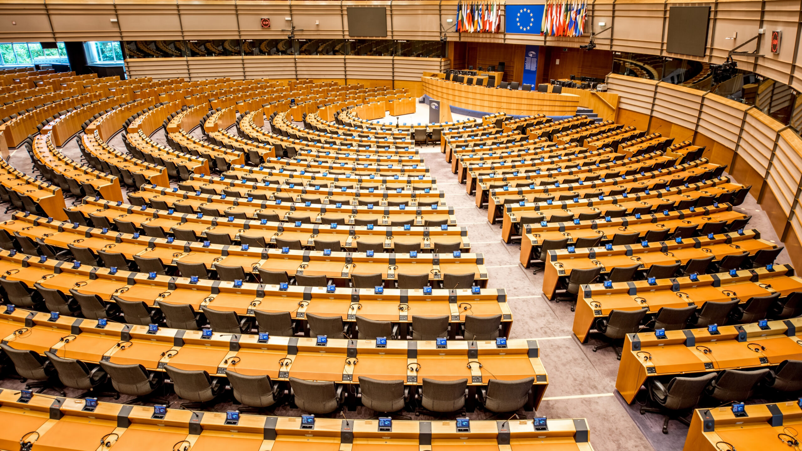 El Parlamento Europeo refuerza los derechos de los becarios con nuevas normas laborales